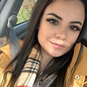 Meet your Posher, Leticia